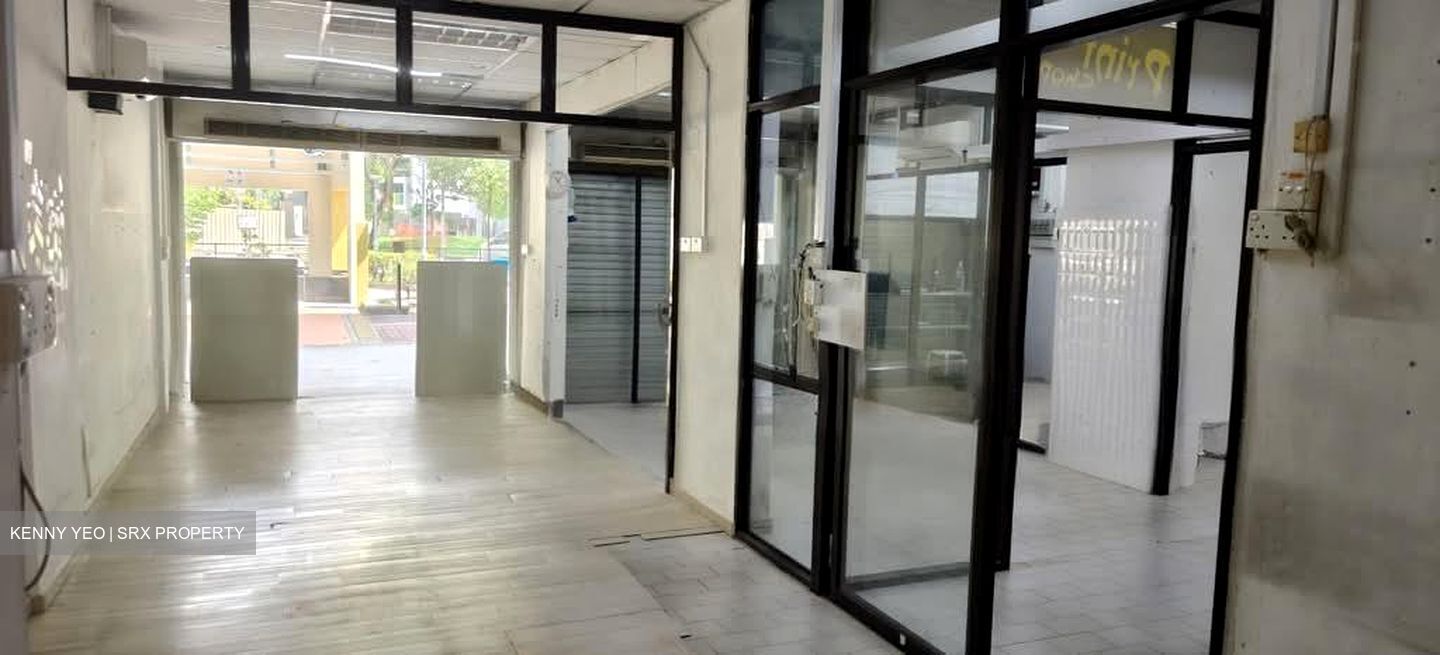 Tampines Street 42 (D18), Shop House #552435601